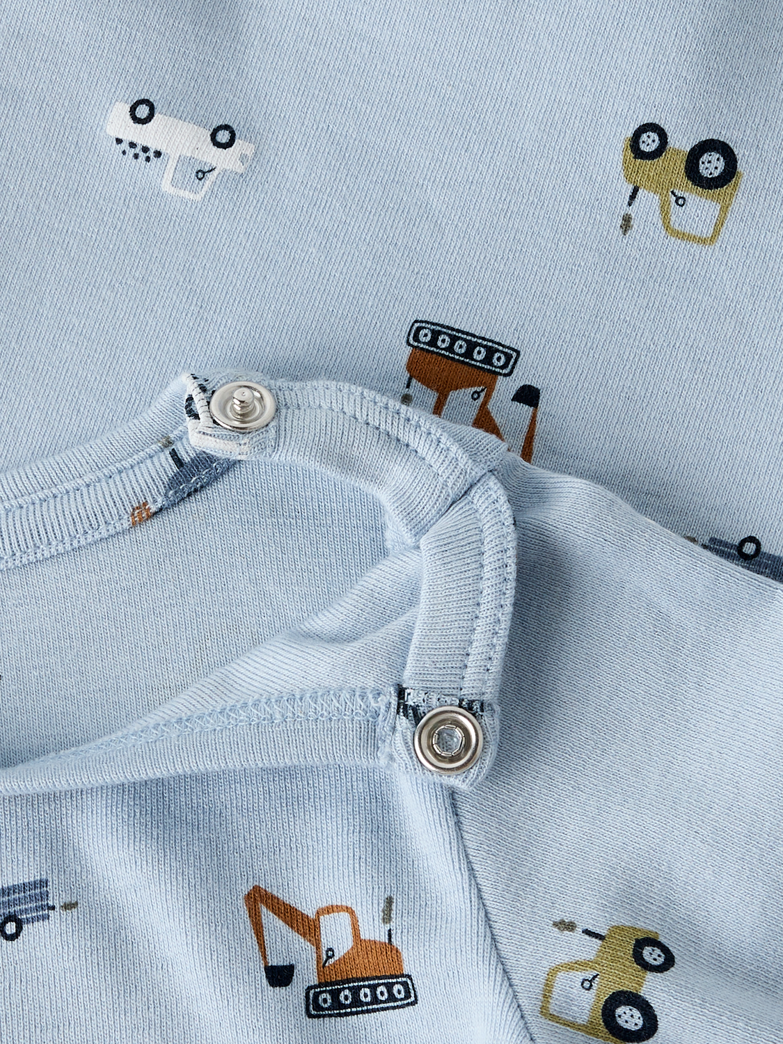 model_shot-front_full